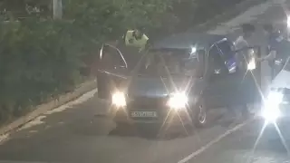 Нұр-Сұлтанда үй ауласындағы көлікті айдап кеткендер видеоға түсіп қалды