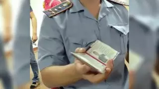 Қазнетте референдумдағы полицейдің видеосы талқыланып жатыр