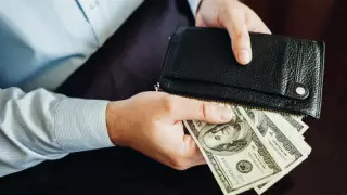 Нұр-Сұлтанда бала күтуші үй иесінің 3 мың доллар ақшасын ұрлап кетті