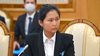 Бибісара Асаубаева Тоқаевтан қандай сыйлық алғанын көрсетті