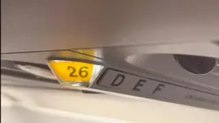 Лоукостер жолаушыларға жоқ орындарды сатқан