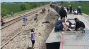 АҚШ-та жолаушылар пойызы рельстен шығып кетті: қаза тапқандар бар