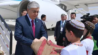 Тоқаев жұмыс сапарымен Ашхабадқа барды