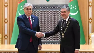 Тоқаев Бердімұхамедовті жоғары мемлекеттік наградамен марапаттады