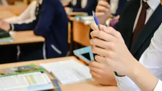 Қазақстанда оқу жылын маусымның соңына дейін ұзарту ұсынылды