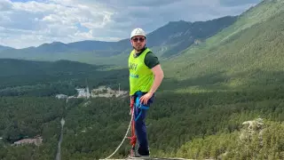 Дәурен Абаев Бурабайдағы Оқжетпес шыңына шықты