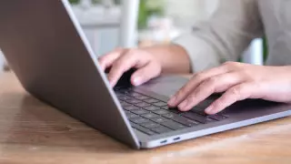 Ағасы інісінің орнына ҰБТ тапсырмақ болған