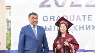 Жамбыл облысының әкімі үздік түлектерге диплом тапсырды