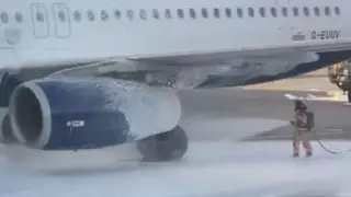 Әуежай аумағына қонған жолаушылар ұшағының қозғалтқышы өртенді