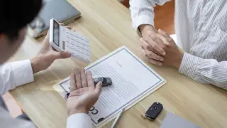 Тоқаев сақтандыру және бағалы қағаздар нарығын реттеу туралы заңға қол қойды