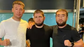 Ақтаулықтар Шавкат Рахмоновқа пәтер сыйлады