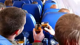 Ұшақтың екі жолаушысы рейсті "тозаққа" айналдырған