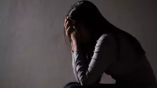 Анасын өлтірді деп айыпталған оқушы қыз отбасында қорлық көргенін айтты