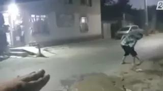 Шымкенттік тұрғындар жолды өздері жөндей бастаған