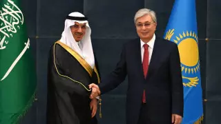 Президент Ислам даму банкінің президентін қабылдады