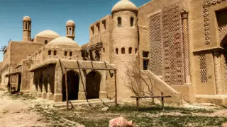 "Ертегіде жүрсіз!" Ресейлік әйел Алматы маңындағы "Көшпенділер қаласынан" алған әсерін бөлісті