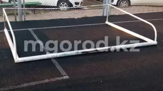 "Жүрегімді бөліп алғандай". Оралдағы футбол алаңында 11 жастағы бала қаза болды