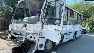 Оралда екі автобус соқтығысты