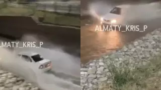 Алматыда Есентай өзеніне көлікпен түскен жүргізуші іздестіріліп жатыр