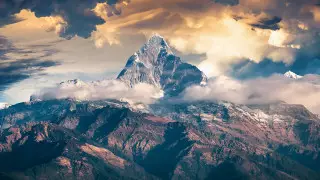 Альпинистер Эквадордағы жанартауға шыққан кезде 60 метрлік биіктіктен құлады