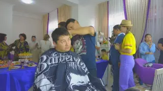 Ақтау қаласының әкімі ерекше сұлулық салонының алғашқы клиенті болды