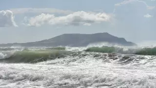 Каякада жүзген турист дауылдың астына түсіп, күйеуінің көз алдында батып кетті