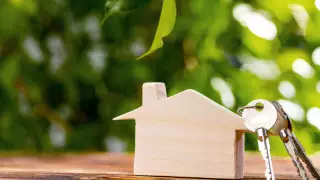 Алматыда жоқ пәтерлерді жалға берген алаяқ ұсталды