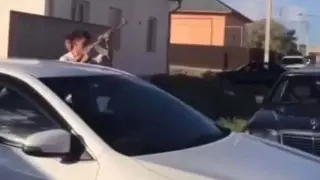 Қызылордадағы той кезінде ер адам автоматпен әуеге оқ атқан