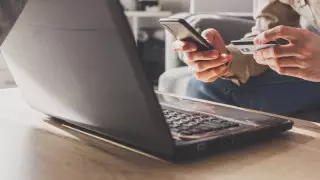 Талдықорғандық заңгерге алаяқ телефон шалған: оқиғаның видеосы тарады