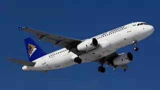 Air Astana ұшағы құстың кесірінен майысқан
