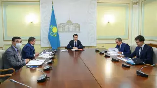 Ерлан Қарин шетелде кадрлар даярлау жөніндегі комиссия отырысын өткізді