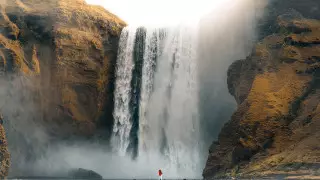 Сарқырамада қыз қауіпті селфи жасап, отбасының бірнеше мүшесі қайтыс болды