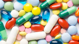 Алаяқтар қазақстандықтарды ірі дәріхана желісі атынан алдап жатыр