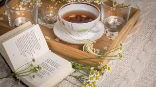 Бортсерік ұшақта тез ұйықтауға көмектесетін сусынды атады