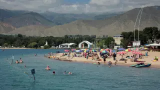 Қырғызстан президенті туристер санының бес есеге артқанын мәлімдеді