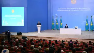 Президент Шымкентте бірқатар еңбек ардагерін марапаттады