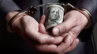 Оралда аса ірі көлемде пара алған құрылыс бөлімінің басшысы сотталды