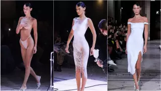Танымал модель подиумға жалаңаш шығып, ерекше шоу жасады