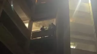 Ақтауда әйел адам 5-қабаттан секірмек болған