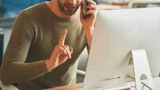 "Атыңыздан несие рәсімдеп жатыр". Телефон алаяқтарынан қалай қорғану керек?