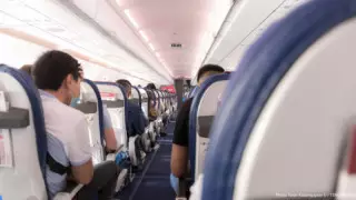 Астана мен Орал қаласынан келген қыздарға ұшақ бортында темекі шеккені үшін айыппұл салынды