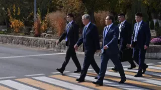 Тоқаев Алматы облысының әкімімен Қонаев қаласын аралады