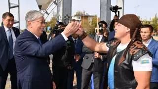 "Темірден түйін түйіп, тарту етті". Тоқаев спортшылармен кездесті