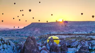 Түркияда туристер отырған әуе шары құлады: қаза тапқандар бар