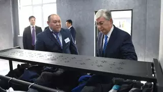 Тоқаев Талдықорғанда ашылған тігін фабрикасы жұмысымен танысты