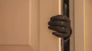 Атырауда ұры өзін қылмыс үстінде ұстаған әйелді өлтіріп кетті