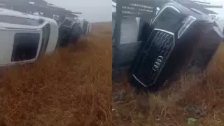 Ақмола облысында көліктер тиеген КамАЗ аударылып қалды