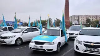 Шымкентте мемлекеттік ту көтерілді