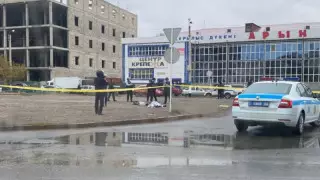 Атырау полицейлері күмәнді шабаданға бола қала аумағын қоршауға алды