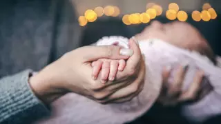 Қазақстанда баланың тегі ретінде әкесін емес, анасын жаздыруға бола ма?